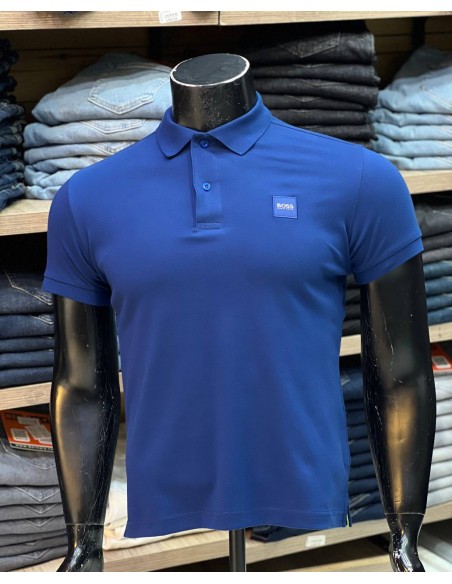BOSS - Pull original en coton bleu roi avec col polo demi-manches, un must-have ! BOSS - Pull original en coton bleu roi avec col polo demi-manches, un must-have !